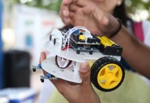 IE Luis Carlos López cuenta con equipo de 20 robots para aprendizaje tecnologico-comfenalco