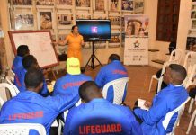 Salvavidas del Distrito reciben capacitación en inglés básico distriseguridad-cartagena