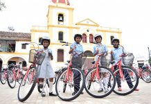Gobernación de Bolívar entrega 70 bicicletas a estudiantes rurales de Mompox mompox